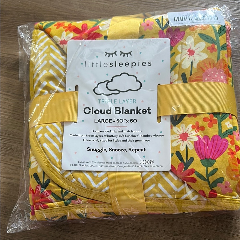 Little Sleepies sunny garden bamboo large cloud blanket